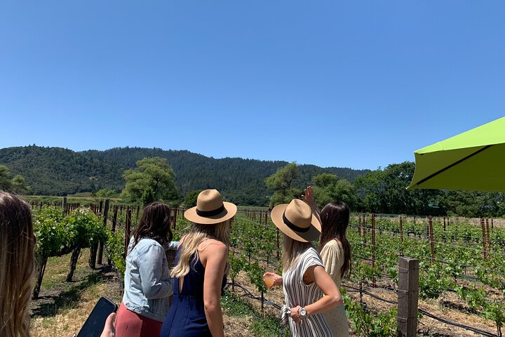girls trip exploring the vineyard